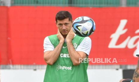 Penyerang Barcelona dan timnas Polandia, Robert Lewandowski.