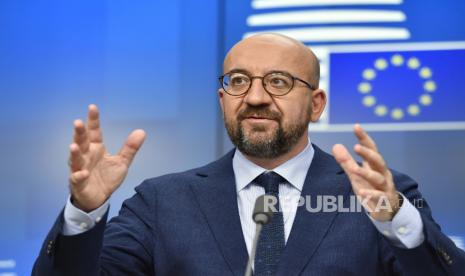  Presiden Dewan Eropa Charles Michel mengatakan, Uni Eropa harus menyita aset milik para oligarki Rusia yang telah dibekukan. Menurutnya, aset tersebut bisa dimanfaatkan untuk membangun kembali Ukraina yang hancur akibat serangan Rusia.