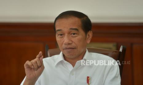 Presiden RI Joko Widodo menyampaikan paparan saat menerima kunjungan Republika di Istana Bogor, Jawa Barat, Jumat (25/11/2022). Republika/Prayogi