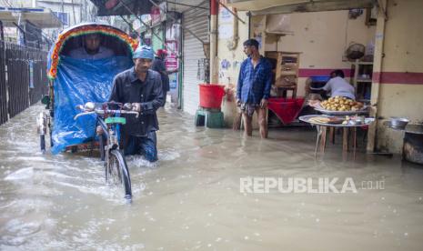 Badan Manajemen Bencana Nasional Pakistan mengatakan, hujan lebat yang diakibatkan badai monsun selama tiga hari berturut hingga Selasa (25/8) waktu setempat, telah menewaskan sekurangnya 90 orang. Ilustrasi.