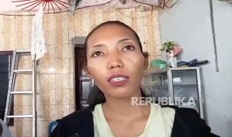 Marliyana (33), kakak kandung almarhumah Vina. 