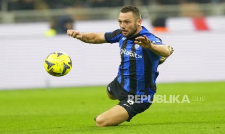 Pemain belakang Inter Milan Stefan de Vrij bertahan di klubnya hingga 2025.