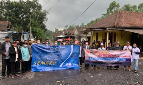 Sekolah Ar-Rohmah Group Salurkan Bantuan Korban Erupsi Gunung Semeru