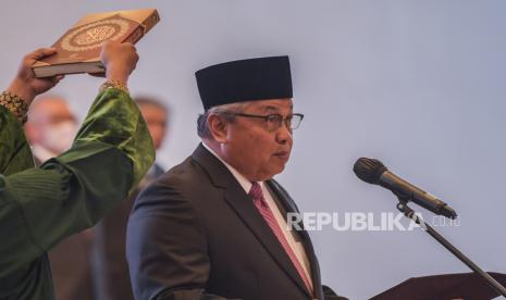 Gubernur Bank Indonesia Perry Warjiyo (kanan).