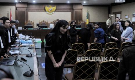 Istri dari terdakwa Harvey Moeis, Sandra Dewi saat memberikan keterangan saksi dalam sidang lanjutan di Pengadilan Tipikor, Jakarta, Kamis (10/10/2024). Sidang tersebut beragendakan pemeriksaan saksi yang dihadirkan jaksa penuntut umum dalam kasus dugaan korupsi pengelolaan tata niaga komoditas timah di wilayah izin usaha pertambangan PT Timah Tbk tahun 2015-2022. Saksi JPU menghadirkan sebanyak 13 saksi diantaranya istri dari terdakwa harvey Sandra Dewi, adik terdakwa Mira Moeis, adik dari Sandra Dewi bernama Kartika Dewi.