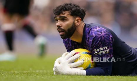 Penjaga gawang David Raya dari Brentford.