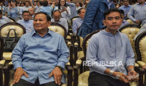 Pasangan capres-cawapres no urut 2 Prabowo Subianto-Gibran Rakabuming Raka  menghadiri Rakornas TKN-TKD Prabowo-Gibran di Jakarta, Jumat (1/12/2023). Rakornas Yang digelar secara tertutup tersebut membahas stategi dan teknis kampanye untuk memenangkan Prabowo-Gibran.