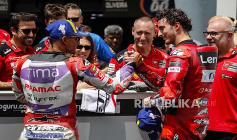 Jorge Martin (kiri) dan Francesco Bagnaia di GP Malaysia, Sabtu (11/11/2023). 