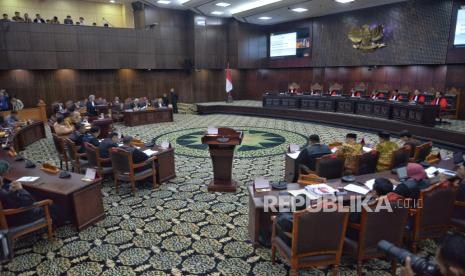 Suasana sidang perdana Perselisihan Hasil Pemilihan Umum (PHPU) Presiden dan Wakil Presiden Tahun 2024.