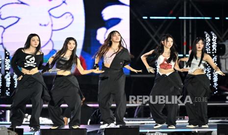  Girl group NewJeans performs at a K-pop concert for the 2023 World Scout Jamboree held at Seoul World Cup Stadium in western Seoul, South Korea, 11 August 2023.  