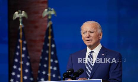 Presiden terpilih Joe Biden berbicara dalam sebuah acara untuk mengumumkan pilihannya atas pensiunan Jenderal Angkatan Darat Lloyd Austin untuk menjadi menteri pertahanan, di teater The Queen di Wilmington, Del., Rabu, 9 Desember 2020.