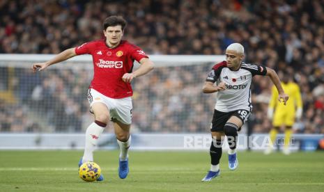 Bek Manchester United Harry Maguire (kiri).