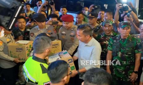 Pj Gubernur Jawa Barat Bey Machmudin didampingi Kapolda Jawa Barat, Pangdam III Siliwangi melakukan monitoring malam takbiran di pos terpadu Lebaran tahun 2024 di Taman Dago Cikapayang, Selasa (9/4/2024).