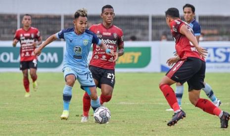 Pelatih Persik Kediri Javier Roca Kepincut Gaya Ngeyel Rahel Radiansyah