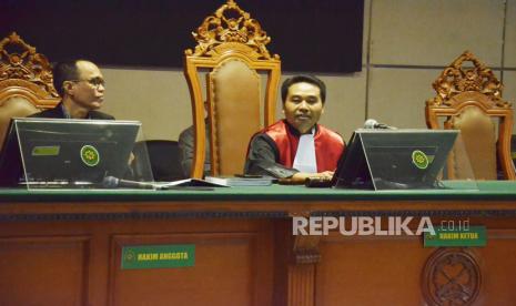 Hakim tunggal Eman Sulaeman memimpin sidang praperadilan Pegi Setiawan beragendakan penyerahan kesimpulan dari pihak termohon dan pemohon di Pengadilan Negeri Kota Bandung, Jumat (5/7/2024).