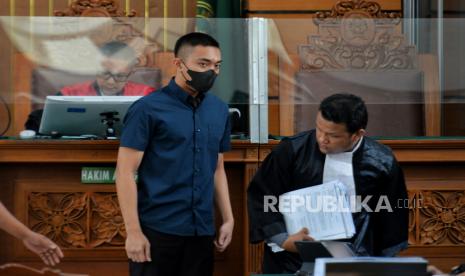 Terdakwa Mario Dandy Satriyo menjalani sidang lanjutan beragendakan pemeriksaan saksi di Pengadilan Negeri Jakarta Selatan, Selasa (13/6/2023). Dalam sidang tersebut, jaksa penuntut umum (JPU) menghadirkan empat orang saksi salah satunya yakni ayah dari korban penganiayaan Cristalino David Ozora, Jonathan Latumahina dalam sidang perkara dugaan penganiayaan terhadap anaknya.