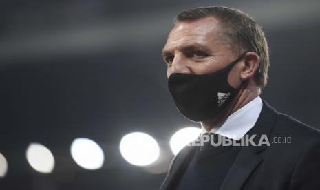 Manajer Leicester Brendan Rodgers perang masker wajah menjelang pertandingan Liga Premier Inggris antara Everton dan Leicester City di stadion Goodison Park di Liverpool, Inggris, Rabu, 27 Januari 2021.