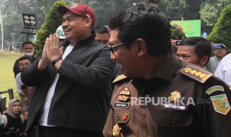 Menteri Pemuda dan Olahraga Dito Ariotedjo tiba untuk menjalani pemeriksaan di Kejaksaan Agung, Jakarta, Senin (3/7/2023). Menpora Dito Ariotedjo menjalani pemeriksaan sebagai saksi terkait kasus korupsi penyediaan infrastruktur base transceiver station (BTS) 4G dan infrastruktur pendukung paket 1, 2, 3, 4 dan 5 Bakti Komunikasi dan Informatika tahun 2020-2022.