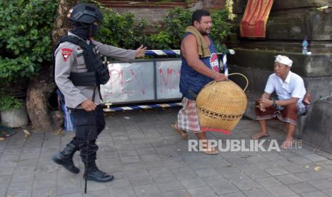 Penyidik Sub Direktorat Kejahatan dan Kekerasan (Jatanras) Direktorat Reserse Kriminal Umum Polda Metro Jaya mengamankan 27 orang diduga terlibat dalam judi sabung ayam di kawasan Bintara, Bekasi Barat Kota Bekasi (Foto: ilustrasi judi sabung ayam)