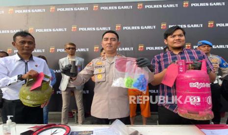 Polres Garut menggelar konferensi pers pengungkapan kasus pengoplosan atau penyalahgunaan gas elpiji subsidi, Rabu (23/8/2023). 