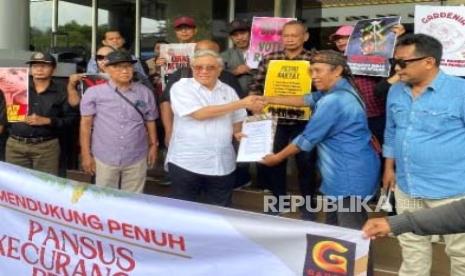 Kelompok aktivis yang tergabung dalam Gerakan Rakyat Untuk Demokrasi dan Keadilan (GARDA). Kelompok aktivis di Yogyakarta, GARDA mendukung pembentukan Pansus Pemilu di DPD.