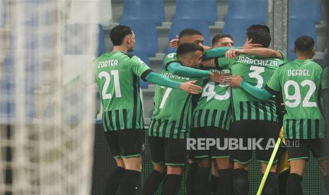 Para pemain Sassuolo saat merayakan gol.