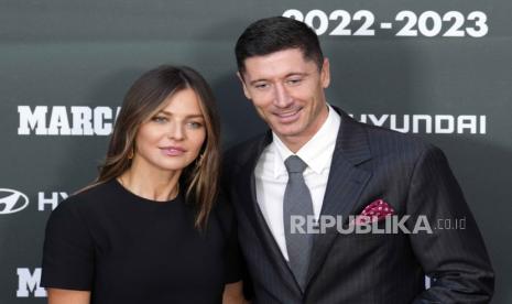 Pemain Barcelona Robert Lewandowski dan istrinya Anna Lewandowska