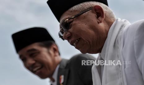 Presiden Joko Widodo bersama Wakil Presiden Maruf Amin usai membuka kegiatan Resepsi Satu Abad Nahdlatul Ulama di Stadion Gelora Delta Sidoarjo, Jawa Timur.Wakil Presiden Maruf Amin menyampaikan belasungkawa atas gempa yang mengguncang Turki. Kiai Ma'ruf mengatakan, untuk meringankan duka masyarakat Turki, Indonesia akan segera mengirimkan bantuan untuk para korban. 