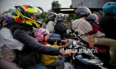 Pemudik terjebak kemacetan di jalur mudik (ilustrasi).