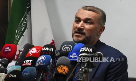 Menteri Luar Negeri (Menlu) Iran Hossein Amirabdollahian melakukan pertemuan dengan Sekretaris Jenderal Jihad Islam Ziyad Nakhaleh dan Wakil Ketua Hamas Khalil Al-Hayya di Beirut, Lebanon