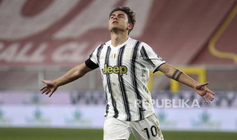 Paulo Dybala dari Juventus merayakan mencetak gol selama pertandingan sepak bola Serie A Italia antara Genoa dan Juventus, di stadion Luigi Ferraris di Genoa, Italia, Minggu, 13 Desember 2020. 