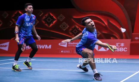 Pebulutangkis ganda putra Indonesia Fajar Alfian (kanan) dan Muhammad Rian Ardianto (kiri). Pasangan ganda putra Indonesia ini menjadi bagian dari tim yang berangkat ke turnamen BWF Super 1000 Malaysia Open. (ilustrasi)