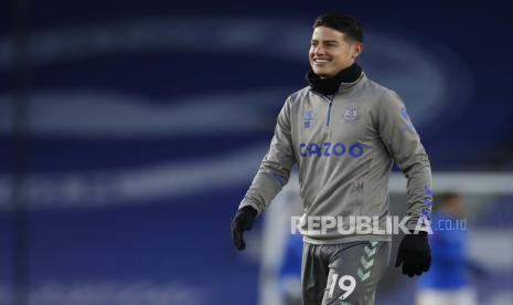 James Rodriguez dari Everton melakukan pemanasan menjelang pertandingan sepak bola Liga Premier Inggris beberapa waktu lalu.