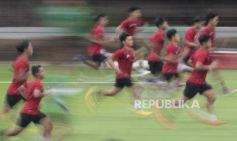 Sejumlah pesepak bola Timnas U-20 berlatih beberapa waktu lalu. 