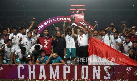 Pemain Timnas Indonesia U-16 saat juara Piala AFF U-16 2022.