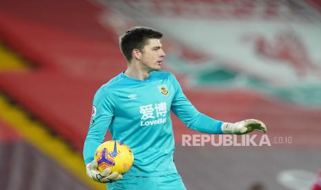  Nick Pope, kiper Burnley, saat pertandingan sepak bola Liga Primer Inggris antara Liverpool FC dan Burnley FC di Liverpool, Inggris, 21 Januari 2021.