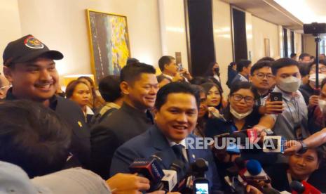 Ketum PSSI Erick Thohir usai pelantikan pengurus PSSI periode 2023-2027 di Hotel Fairmont, Jakarta, Jumat (26/5/2023). 