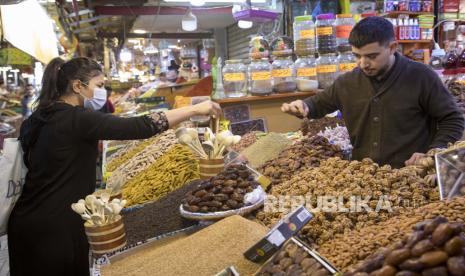 Pengusaha Irak Memaniskan Ramadhan dengan Kreasi Kurma