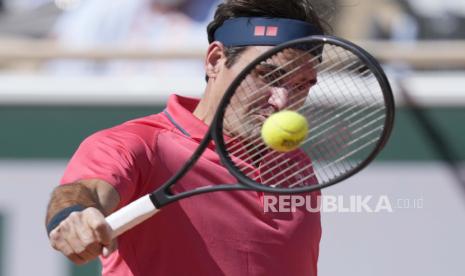 Petenis Swiss Roger Federer di French Open.