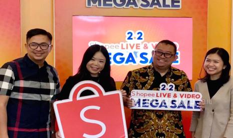 Director of Marketing Growth Shopee Indonesia, Monica Vionna (tengah) dalam acara Media Luncheon: Welcoming New Year with Shopee di kawasan SCBD Jakarta, Kamis (25/1/2024). 