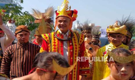 Gubernur Jawa Tengah, Ganjar Pranowo saat menghadiri peresmian Rumah Pembauran Kebangsaan Jawa Tengah, di kompleks Wisma Perdamaian, Kota Semarang, Jawa Tengah, Selasa (16/5).