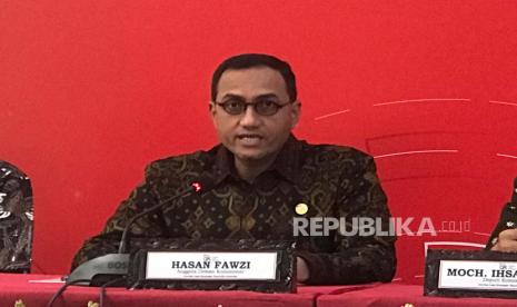 Kepala Eksekutif Pengawas Inovasi Teknologi Sektor Keuangan, Aset Keuangan Digital, dan Aset Kripto OJK Hasan Fawzi dalam acara media briefing sosialisasi POJK Nomor 3 Tahun 2024 di Gedung OJK, Jakarta, Selasa (26/3/2024). 