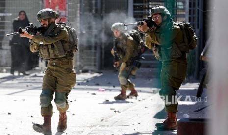 Pasukan Israel menyerbu tanah pertanian Palestina di Hebron.