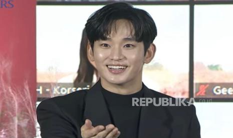 Tangkapan Layar aktor Kim Soo-hyun dalam konferensi pers daring serial Netflix Queen of Tears. Kim Soo-hyun dinilai sering beradu akting dengan karakter cegil.