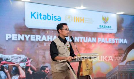 Lembaga kemanusiaan International Networking for Humanitarian (INH) menyalurkan infak kemanusiaan untuk Palestina sebesar Rp 1 miliar melalui Badan Amil Zakat Nasional (Baznas) RI, di kantor Baznas RI, Jakarta, Senin (20/11/2023). 