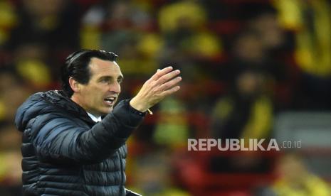 Reaksi pelatih kepala Villarreal Unai Emery selama pertandingan sepak bola leg pertama semifinal Liga Champions UEFA antara Liverpool FC dan Villarreal CF di Liverpool, Inggris, 27 April 2022.