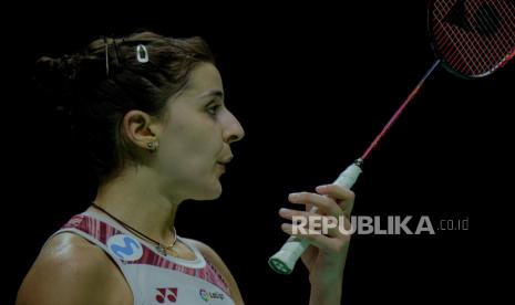 Tunggal Spanyol Carolina Marin saat bertanding melawan tunggal putri Korea Selatan An Se Young pada babak final Daihatsu Indonesia Masters 2023 di Istora Gelora Bung Karno, Senayan, Jakarta, Ahad (29/1/2023). An Se Young berhasil menjuarai kategori tunggal putri Daihatsu Indonesia Masters 2023 usai berhasil menumbangkan tunggal putri Spanyol dengan skor 18-21, 21-18 dan 21-13.