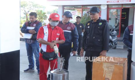 Sat Reskrim Polres Indramayu kembali melakukan sidak ke sejumlah SPBU untuk mencegah adanya kecurangan atau penyalahgunaan yang dilakukan oleh oknum SPBU, Selasa (2/4/2024).