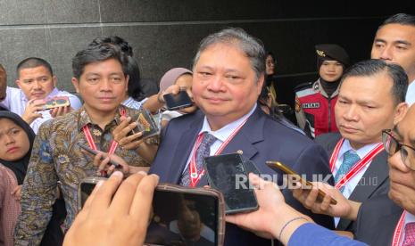 Menko Perekonomian Airlangga Hartarto. Ketum Airlangga Hartarto percaya diri akan menang secara aklamasi di Munas Golkar.