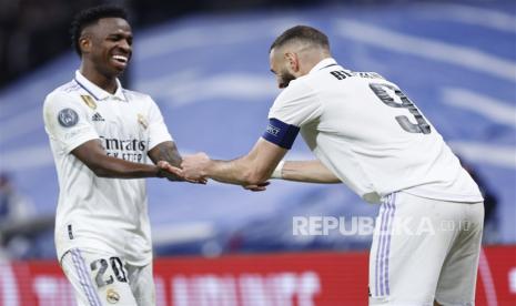 Duet penyerang Real Madrid, Vinicius Jr dan Karim Benzema (kanan).